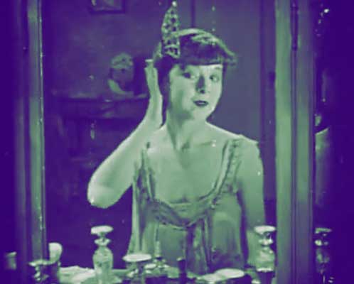The-Flapper-Makeup-Routine---Colleen-Moore-1923