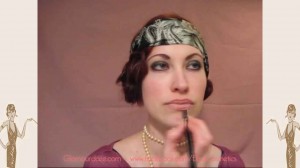 flapper-lips---a-quick-1920s-makeup-tutorial4--enhance-lower-lip