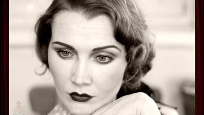 Black and White portrait of the 1920s Flapper Makeup Look