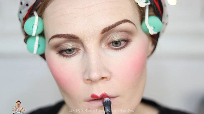 cupids bow lips - 1920s makeup look