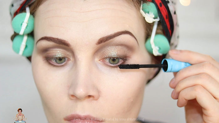 1920s flapper makeup - mascara